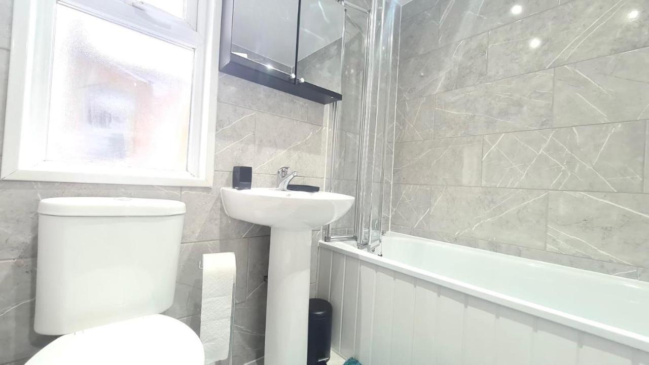 Spacious Private Room In Manor Park Λονδίνο Εξωτερικό φωτογραφία